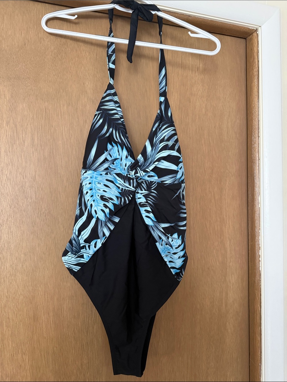 Cupshe Black One-Piece Swimsuit with Blue Tropical Leaf Print - Halter